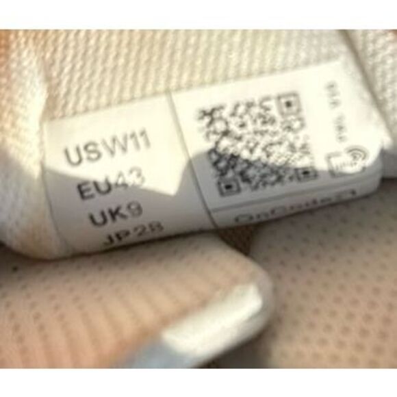 On cloud tec shoes - Picture 3 of 5